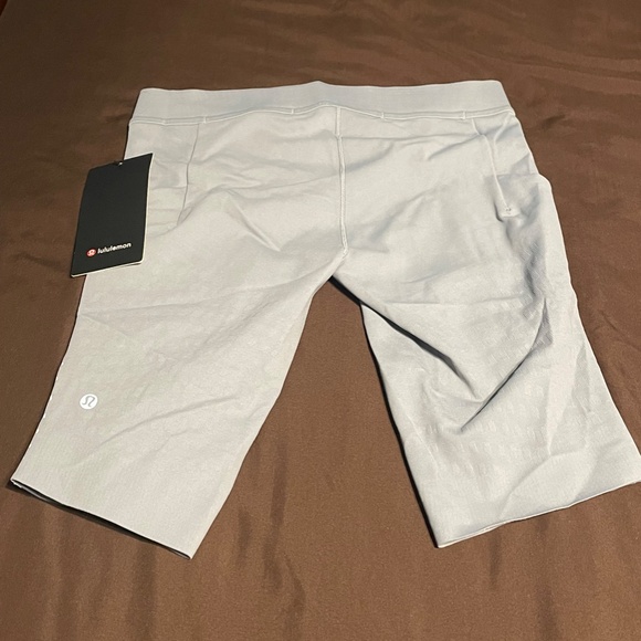 Lululemon SenseKnit Running Short 10" in Black or Gray (M) or Carbon (L), NWT - Picture 12 of 14